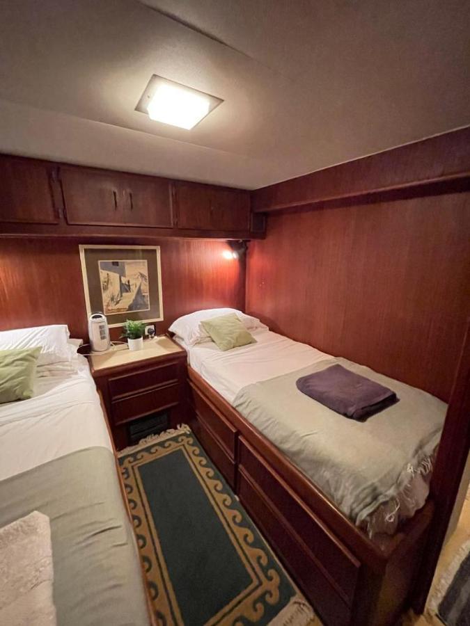 Hotel Yacht Our Alissa Sant Adrià de Besòs Eksteriør billede