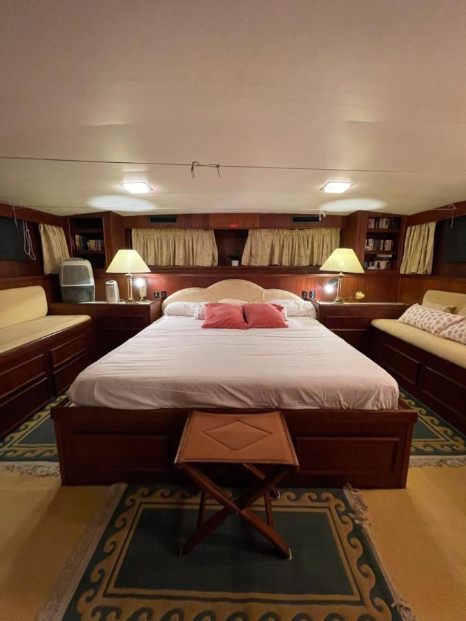 Hotel Yacht Our Alissa Sant Adrià de Besòs Eksteriør billede