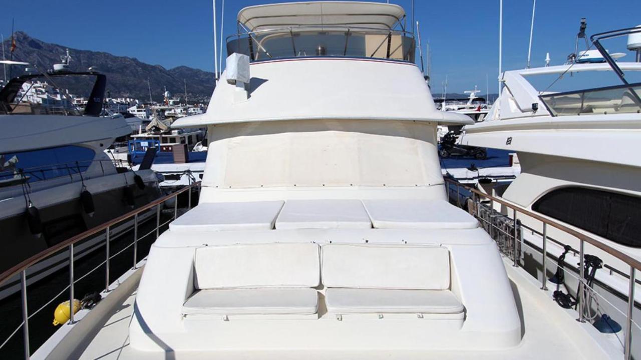 Hotel Yacht Our Alissa Sant Adrià de Besòs Eksteriør billede